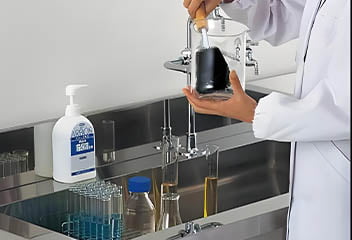 Healthcare and Laboratory Sinks