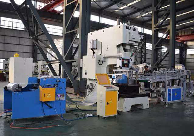 Auto feeder of aluminum Foil food Box/container Production Line